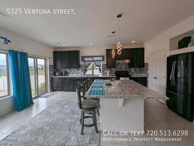 Building Photo - 5325 Ventura St