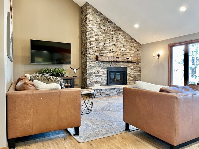 Building Photo - Sophisticated Condo Retreat on Old Mission Peninsula