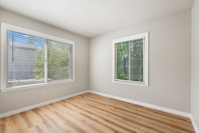 Building Photo - 3 BR Home near Springwater Trail and Powel...