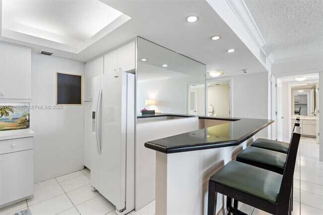 Building Photo - 2100 S Ocean Ln