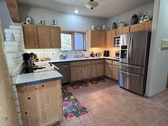 Building Photo - 3 Bedroom, 2.5 Bathroom Home in Tijeras, NM