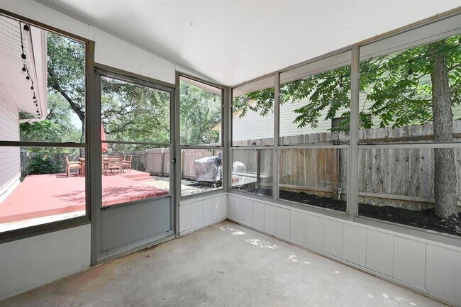 Building Photo - 7607 Whispering Winds Dr