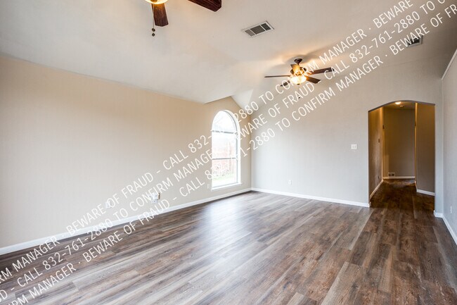 Building Photo - 905 Chestnut Ave
