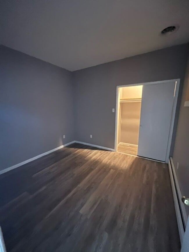 Building Photo - 2 Bedroom 1 Bathroom