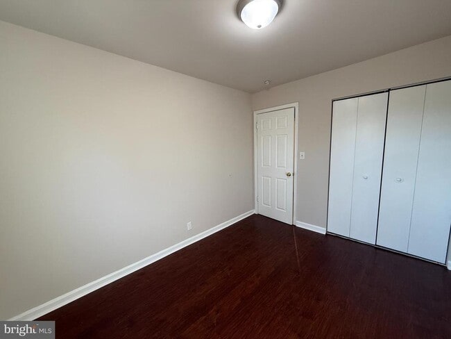 Building Photo - 534 Olde Greenwich Cir