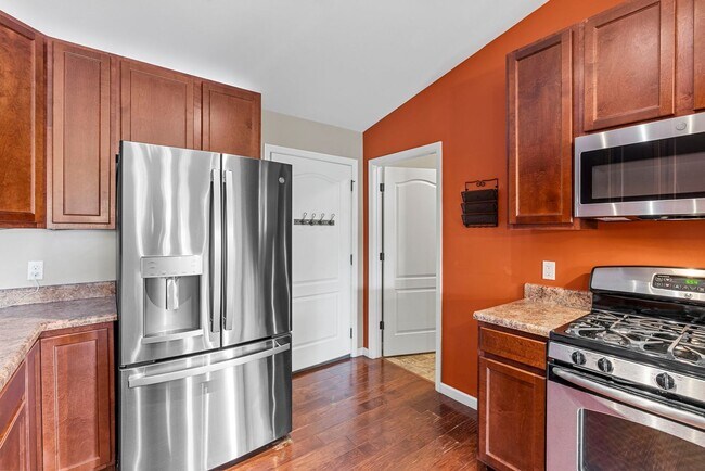 Building Photo - Spacious 3-Bed, 3-Bath Home in Wentzville