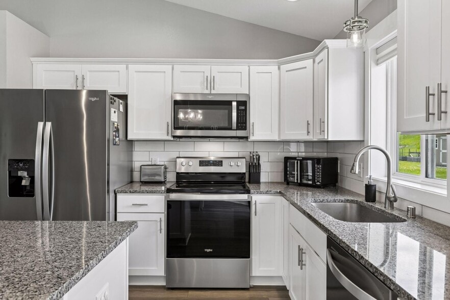Building Photo - 720 Deer Trl