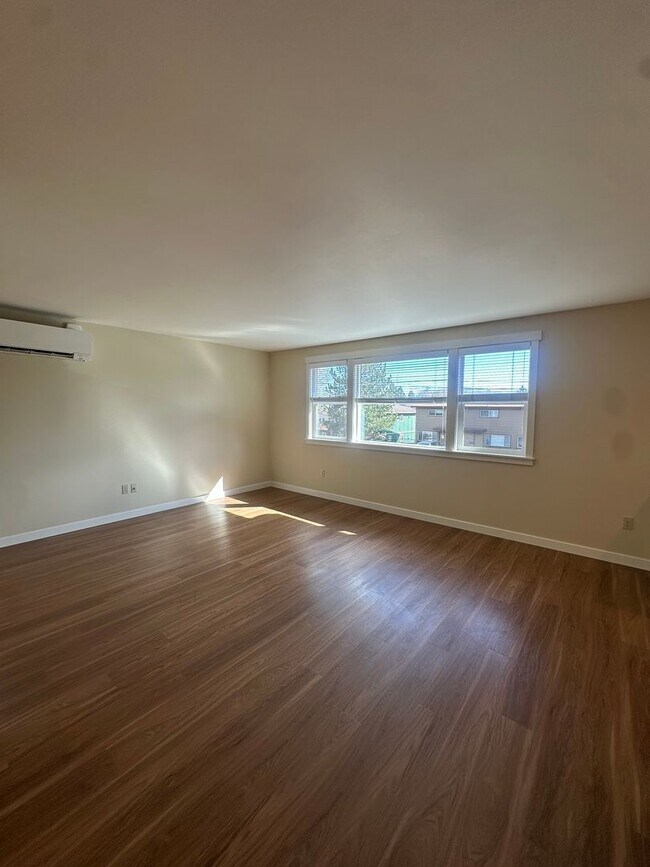 Building Photo - 928 NW Portland Ave