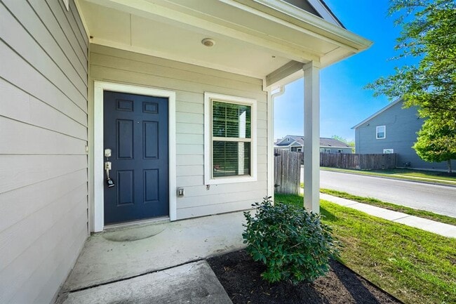 Building Photo - 7001 Tonka Ln