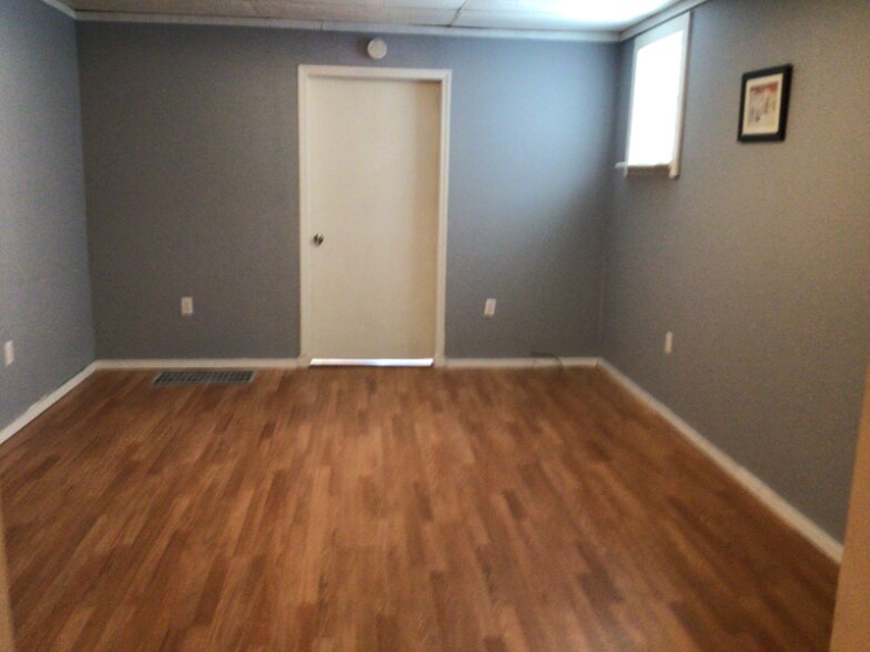 Building Photo - 1252 Kenneth Ave