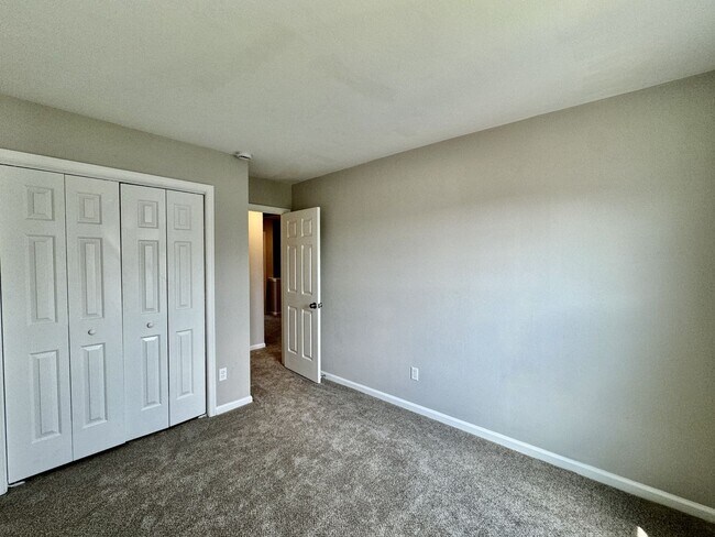 Building Photo - COMPLETELY Updated & Ready 08-21-26!! Sparkling Community Pool - Pet Friendly - Fenced Backyard!