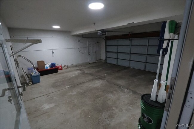 Building Photo - 40 Vassar Dr