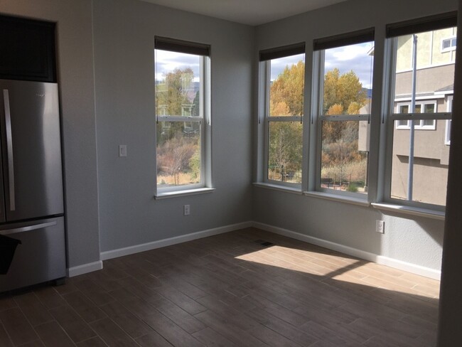 Building Photo - NW Reno Luxury End Unit Townhouse - On the...