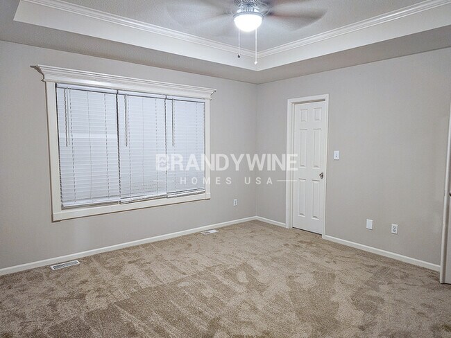 Building Photo - NEW LOWER RENTAL RATE LEASING SPECIAL: Rec...