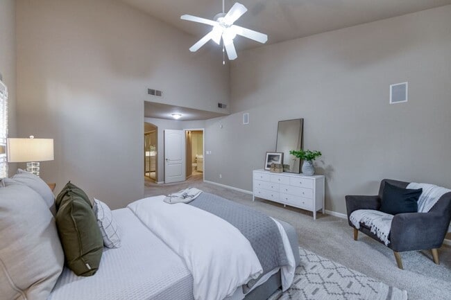 Building Photo - Impressive 4 Bedroom 2.5 Bath home with Po...