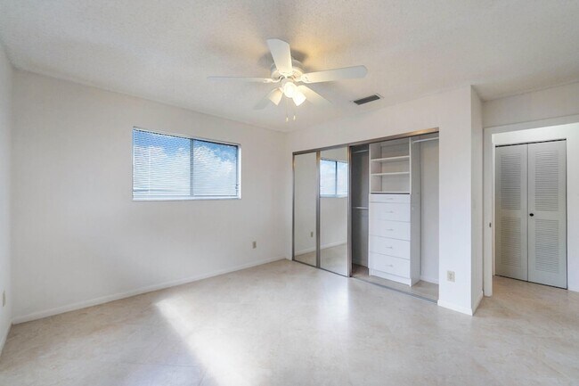 Building Photo - 22 Walcott Dr