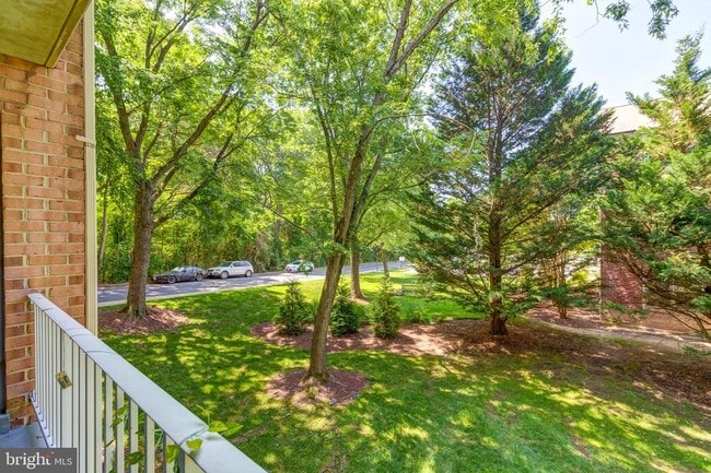 Building Photo - 6012 Westchester Park Dr