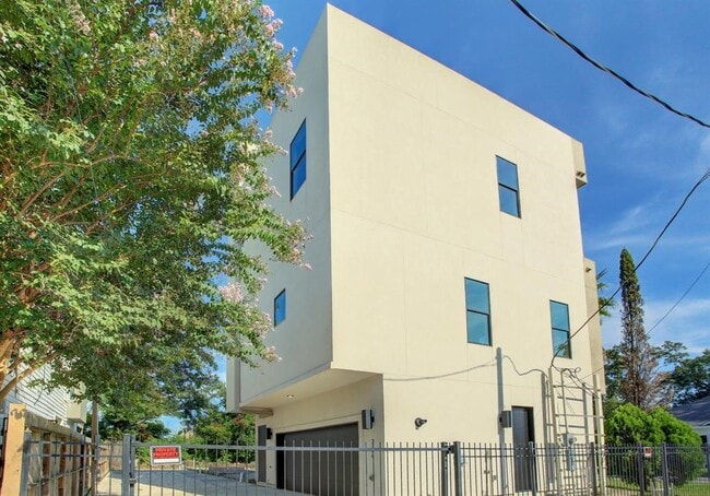 Building Photo - 3106 Eunice St