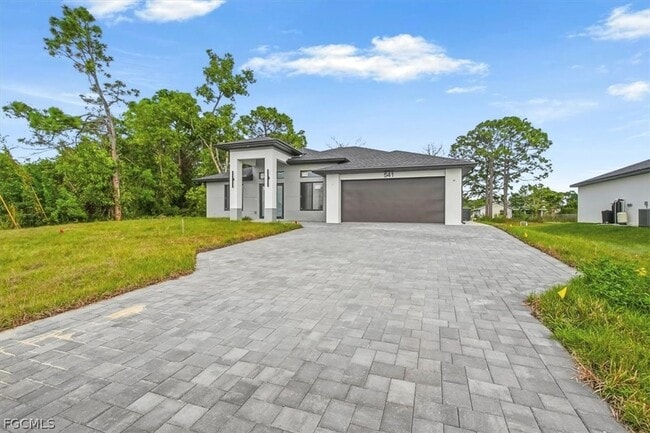 Building Photo - 541 Chalet Ave S