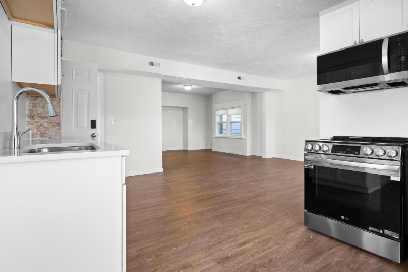 Building Photo - 1277 W 67th St