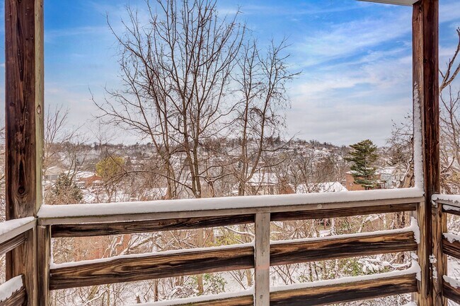 Building Photo - Newly Renovated 4 Bedroom Home in West Lib...