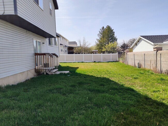 Building Photo - Newly Remodeled 4 Bd 3 Ba Home