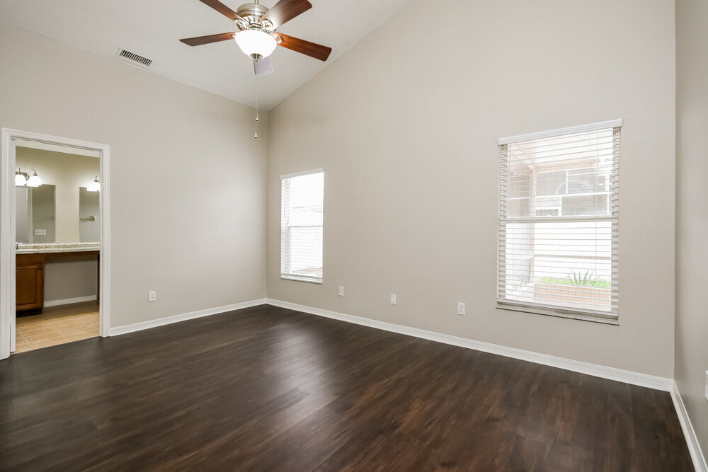 Building Photo - 2025 White Eagle St