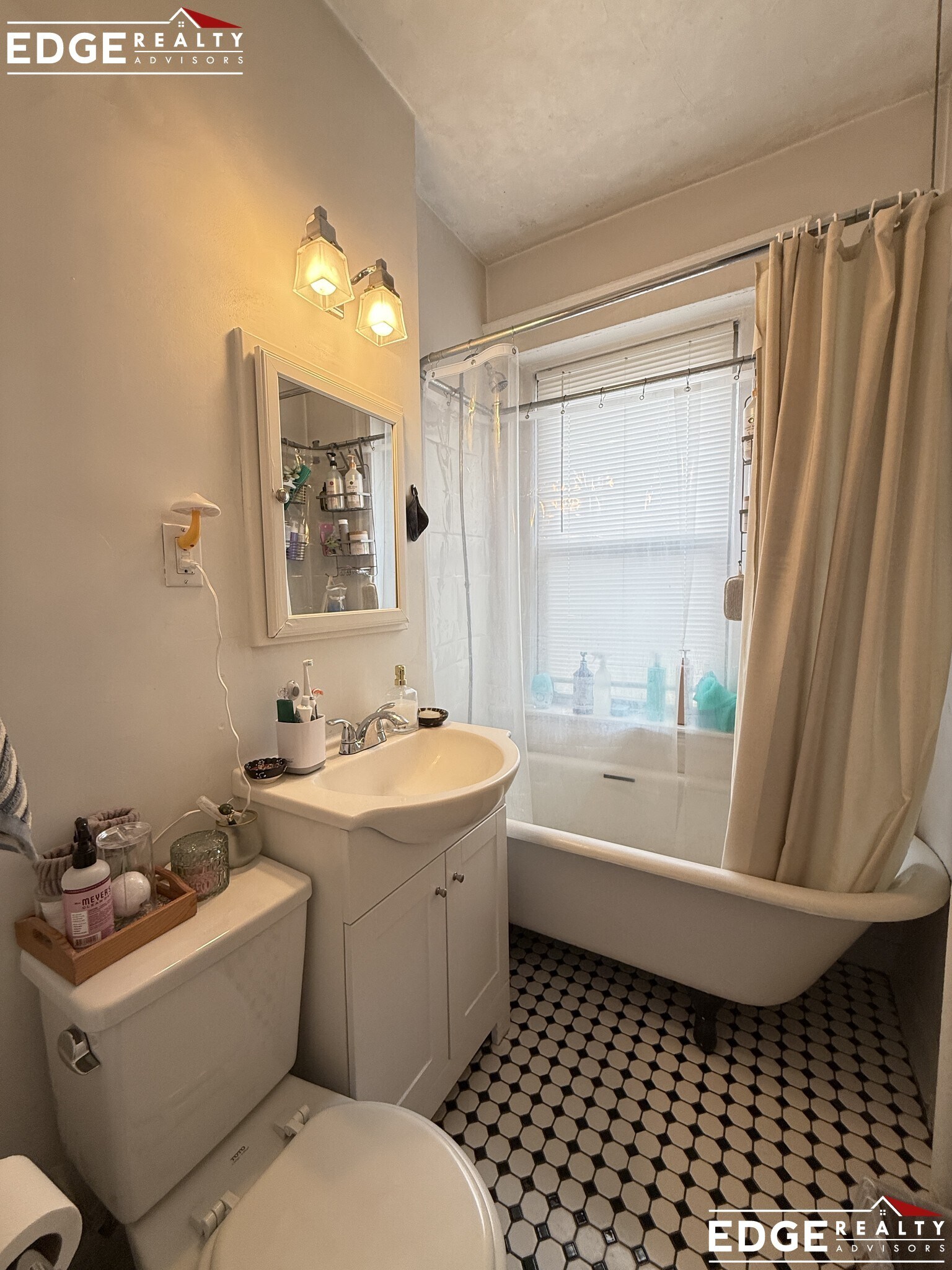 Building Photo - 130 Brainerd Rd