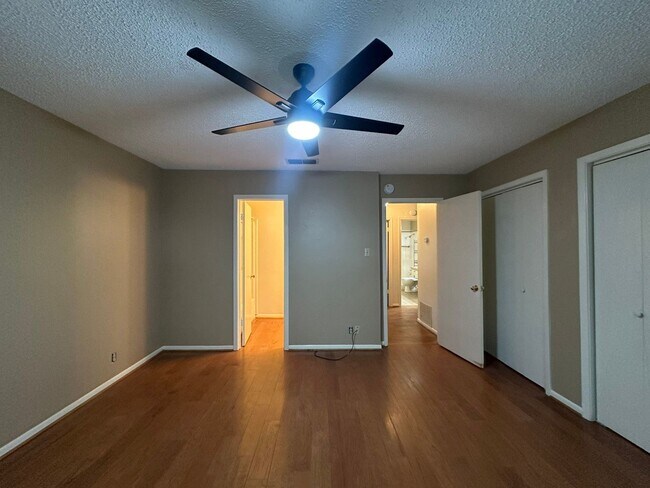 Building Photo - Coming Soon! 3 Bedroom 2 Bath in Whitehous...