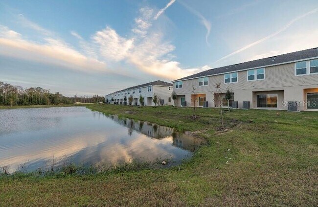 Building Photo - 2025 Viewfinder St