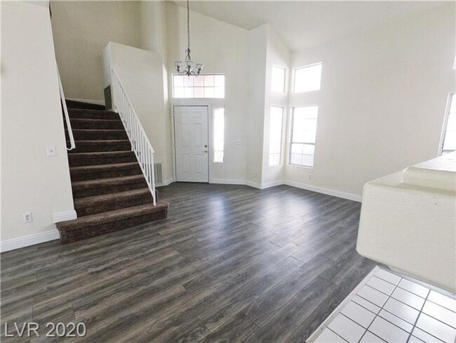 Building Photo - 4 Bedroom!  Buffalo & Smoke Ranch Area!