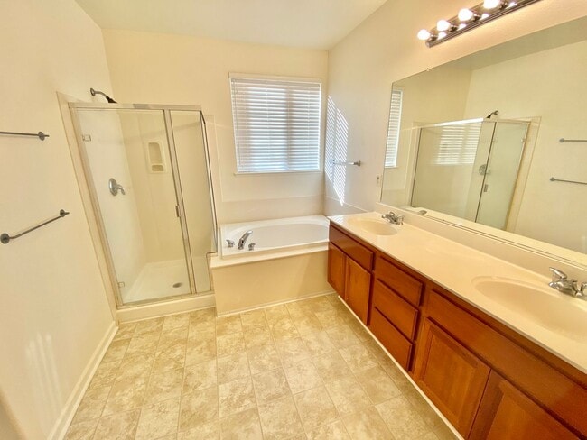 Building Photo - Beautiful Single Story Home with Local Park a Block Away!