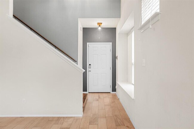 Building Photo - 3560 Pauling Loop