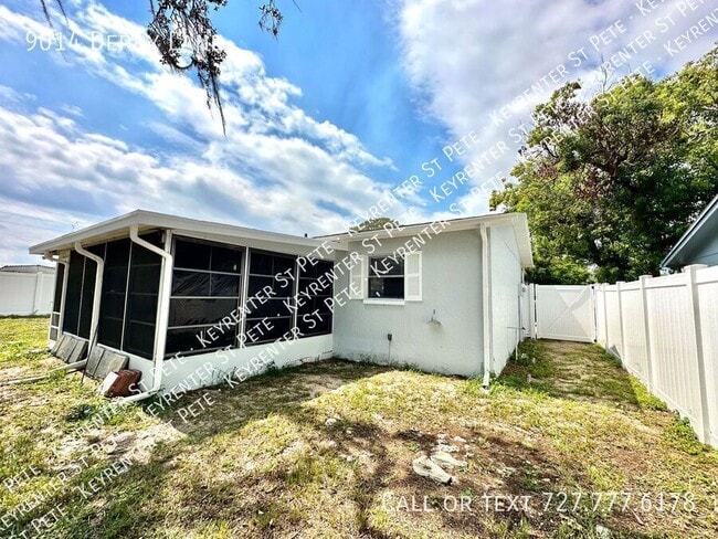 Building Photo - 2BR/1BA Pet Friendly Home in Port Richey