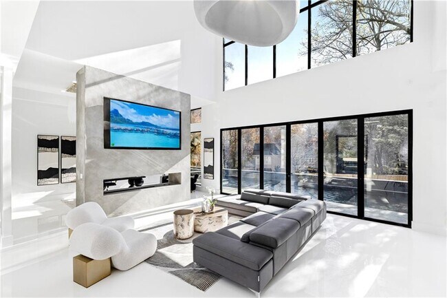 Building Photo - 3600 Lower Roswell Rd