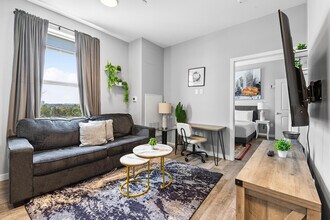 Building Photo - 95 Broadway-SI ID1240374P