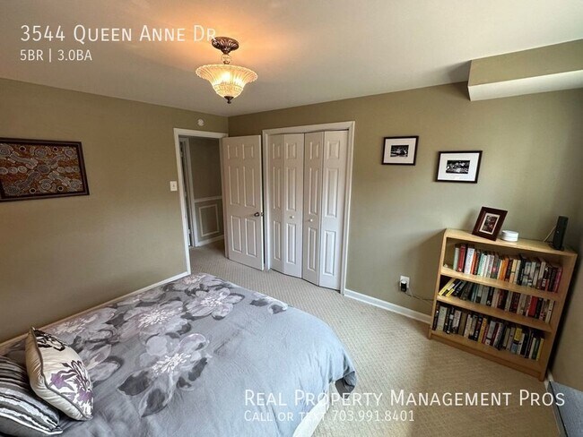 Building Photo - 3544 Queen Anne Dr