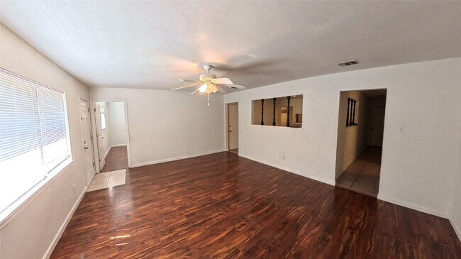 Building Photo - 3327 Valerie Ln