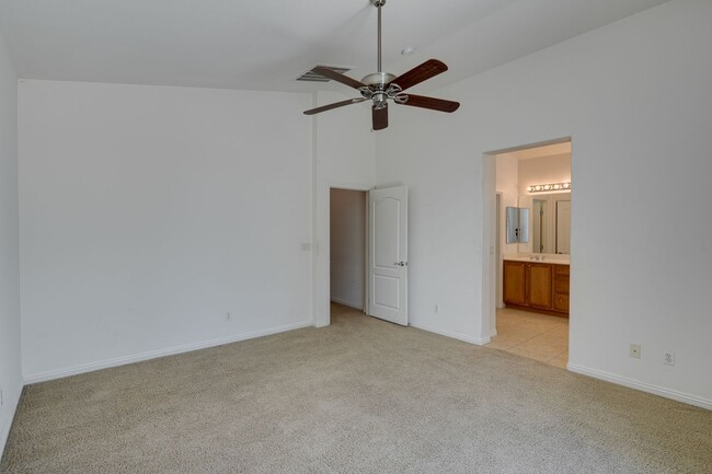 Building Photo - FANTASTIC 3 BEDROOM 2.5 BATH IN NORTH LAS ...
