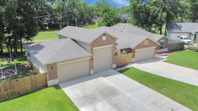 Building Photo - 2011 Halyard Dr