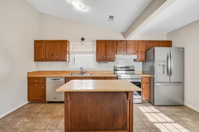 Building Photo - 3 Bedroom Ranch Home with Fenced Yard in Richmond – Available July 15th – $2,295/mo