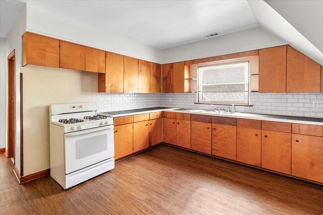 Building Photo - 58 W 113th St