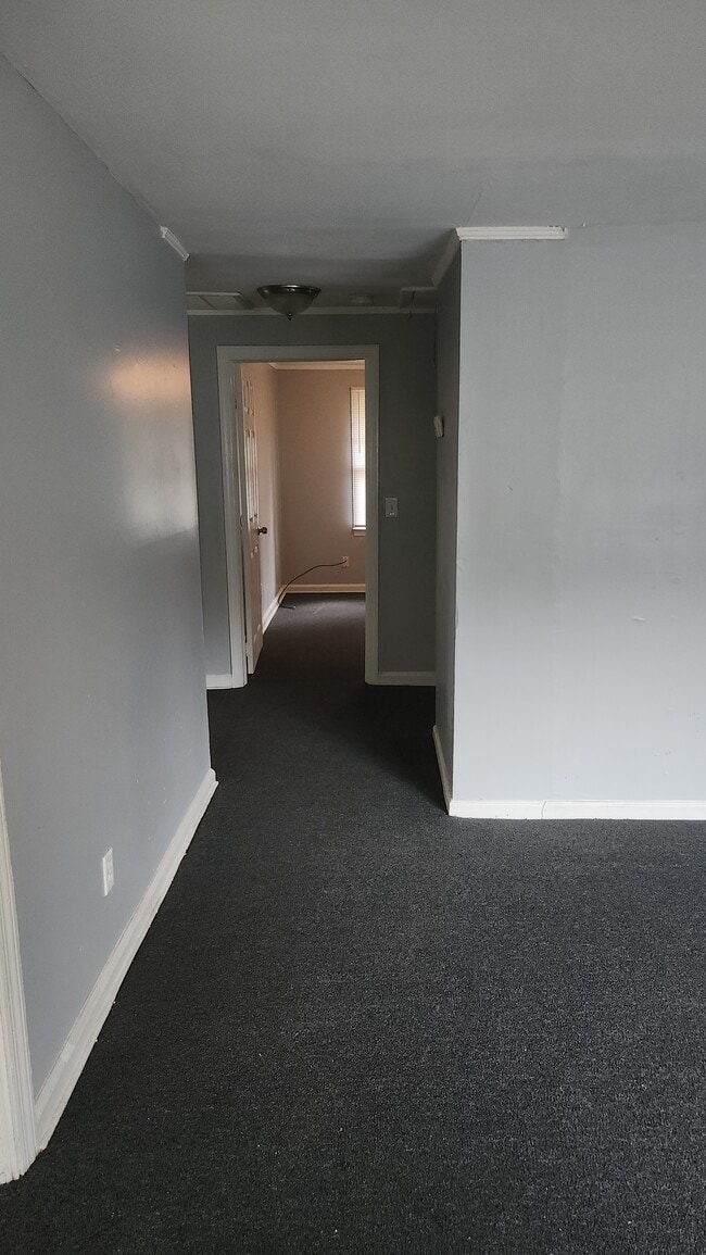 Building Photo - 817 Perry Dr