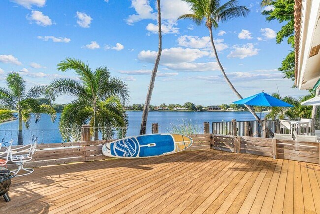 Building Photo - 25 NW 24th Ct