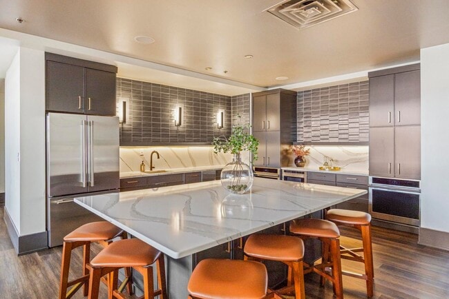 Building Photo - 600 12th Ave S