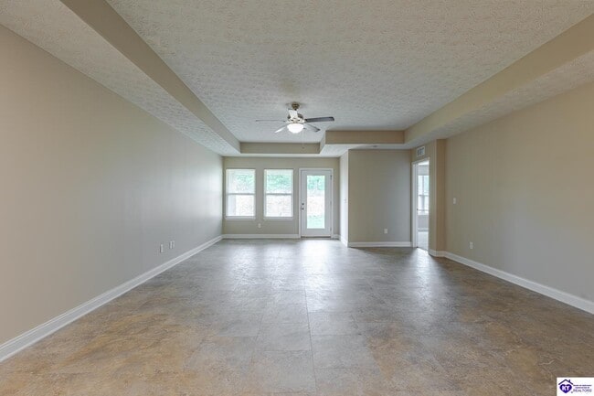 Building Photo - 305 Breckinridge Cir