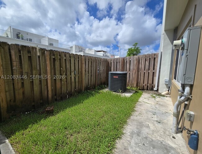 Building Photo - 25901 SW 139th Ave