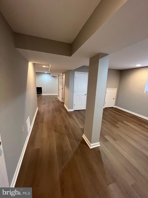 Building Photo - 11211 Surry Woods Ct