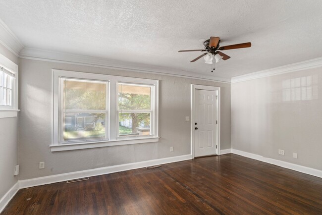 Building Photo - Affordable 2-Bed Home in Kansas City — Hardwood Floors, Porch & Pet-Friendly!