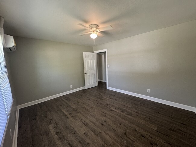 Building Photo - 2101 Montclair Ave